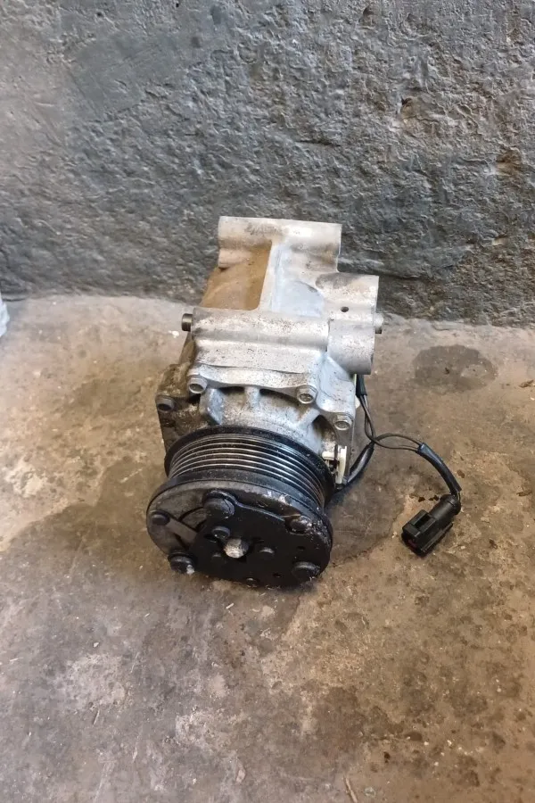 Ford Focus 1 1.6 Benzinli Çıkma Klima Kompresörü