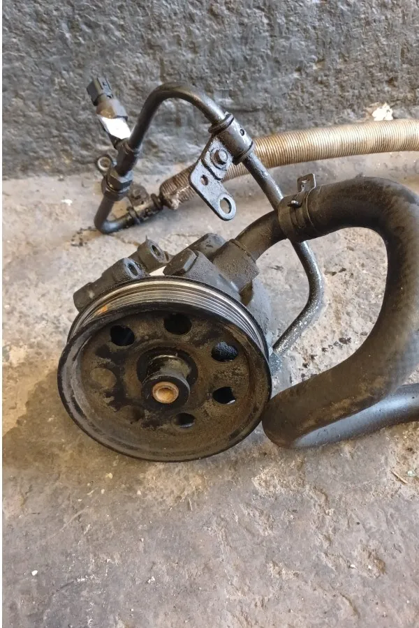 Ford Focus 1 1.6 Benzinli Çıkma Direksiyon Pompası