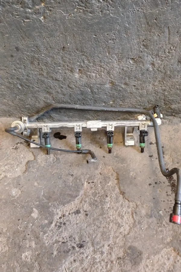 Ford Focus 1 1.6 Benzinli Çıkma Benzin Enjektörleri 