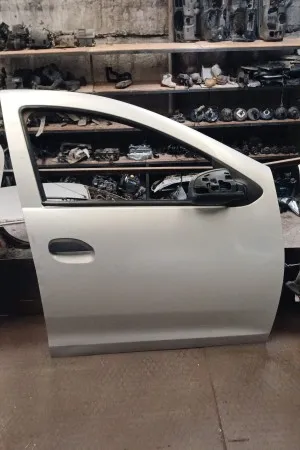 Renault Symbol Sağ Ön Kapı Çıkma