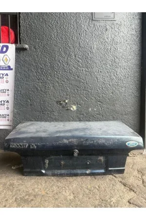 Ford Escort Bagaj Kapağı Çıkma