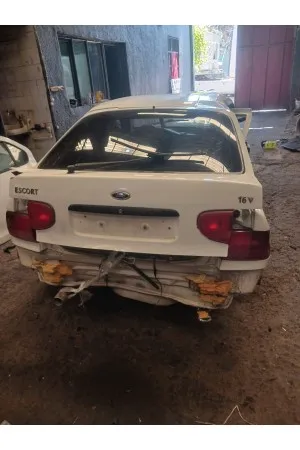 Ford Escort Hatcbek Bagaj Kapağı Çıkma